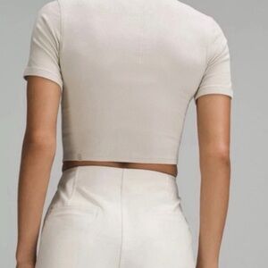 Lululemon Women's Hold Tight Cropped T-Shirt, size 2